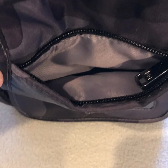 Lug can can green camo crossbody. - Picture 8 of 10